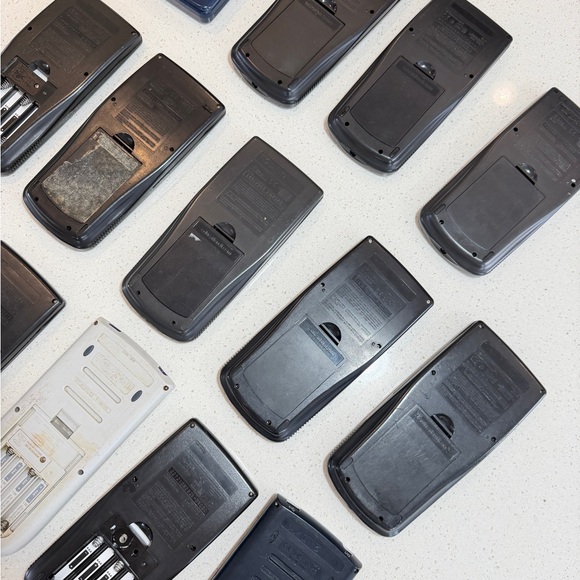 Texas Instruments Graphing Calculators Lot FOR PARTS - Picture 4 of 4